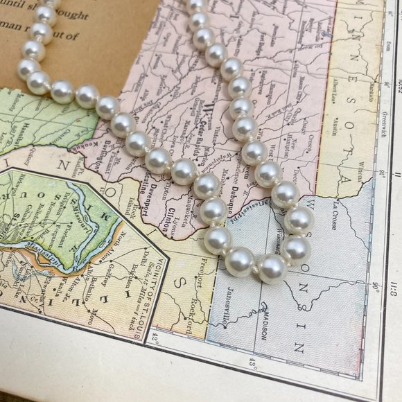 Vintage Faux Glass Pearl Necklace 24" - Picture 4 of 8